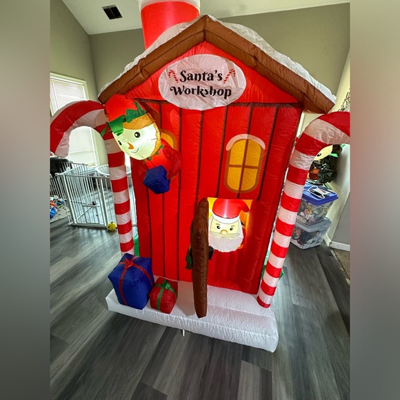 CUTEST SANTA’S WORKSHOP Animated Santa's Workshop Inflatable Christmas Shop HTF - Picture 9 of 15